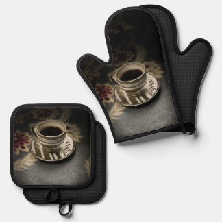 Ensemble De Gant De Cuisine Et De Manique Café