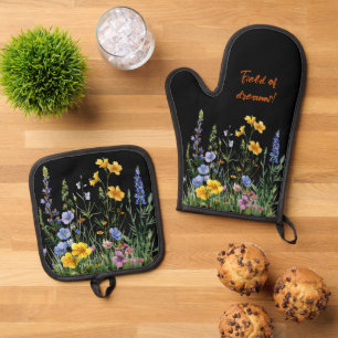 Ensemble De Gant De Cuisine Et De Manique Champ Assorti de Fleurs sauvages sur noir