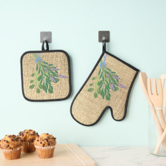 Ensemble De Gant De Cuisine Et De Manique Herbes