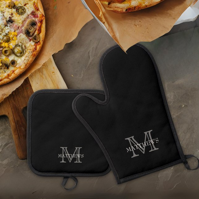 Ensemble De Gant De Cuisine Et De Manique Monogramme et nom de personnalisation classique no (A personalized oven mitt and pot holder set is the perfect gift for anyone that loves to cook.)