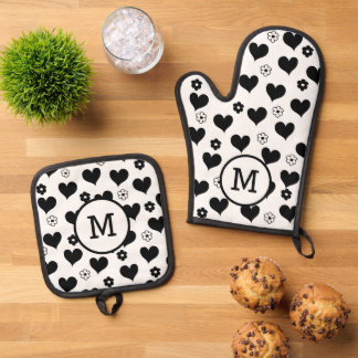 Ensemble De Gant De Cuisine Et De Manique Noir et blanc monogramme coeurs fleurs motif