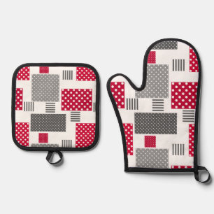 Ensemble De Gant De Cuisine Et De Manique Pneuka rouge gris patchwork sur arrière - plan bla