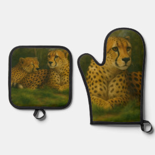 Ensemble De Gant De Cuisine Et De Manique Repose de Cheetah Duo dans le cadre de la forêt