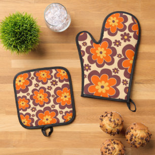 Ensemble De Gant De Cuisine Et De Manique Retro 1960s Style Floral