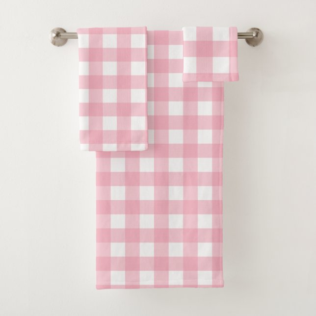 Ensemble de serviettes de bain en damier rose et b (En situation)