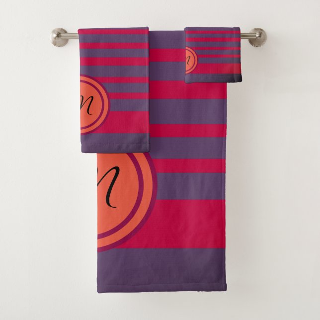 Ensemble de serviettes de bain en Gris Rouge Monog (En situation)