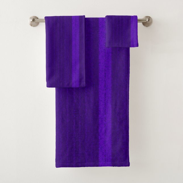 Ensemble de serviettes de bain en rayures violette (En situation)