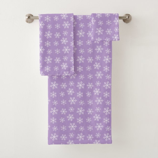 Ensemble de serviettes de bain pourpre Snowflake (En situation)