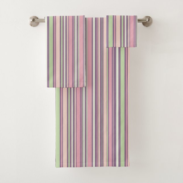 Ensemble de serviettes de bain rose, violet et ver (En situation)