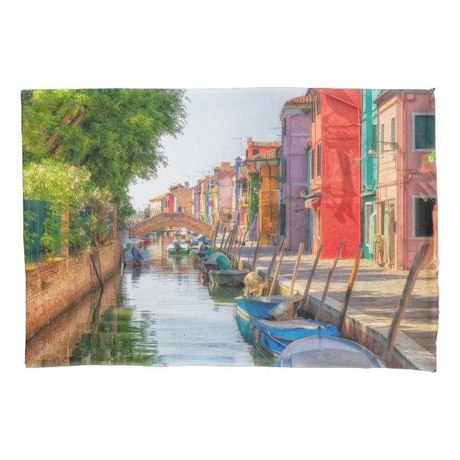 Entdecken Sie den lebendigen Charme von Burano Kissenbezug (Vorderseite)