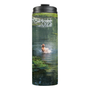 Ente in einem Teich ausstreichen Thermosbecher