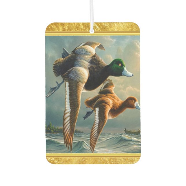 Enten, die über das Meer fliegen Mit einem kleinen Autolufterfrischer (Vorderseite)