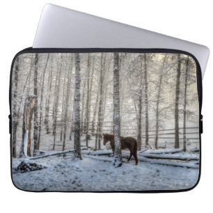 Entenpferd und Wald bei Sonnenaufgang Pferdekraut  Laptopschutzhülle