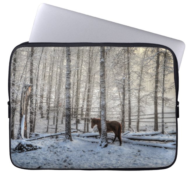 Entenpferd und Wald bei Sonnenaufgang Pferdekraut  Laptopschutzhülle (Vorderseite)