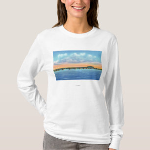 Entfernte See-Ansicht der neuen Brücke T-Shirt