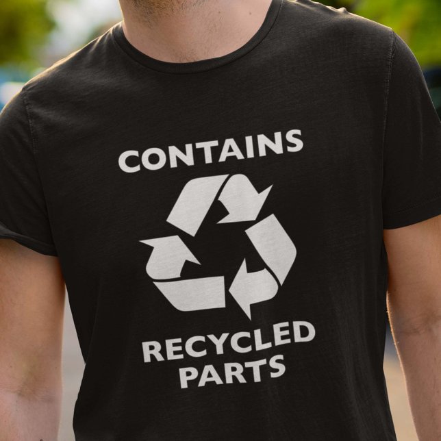 Enthält Gerecycelt Teile T-Shirt (Von Creator hochgeladen)