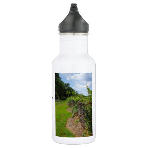 Entlang der kurvenreichen Wasserflasche