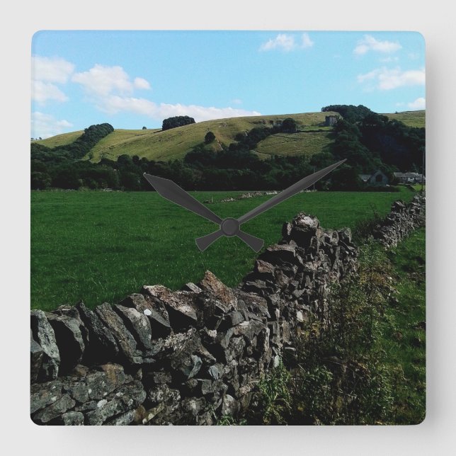 Entlang der Mauer Quadratische Wanduhr (Vorderseite)