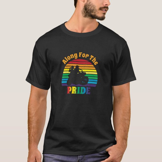 Entlang des Rainbow-Sonnenuntergangs des Pride 70 T-Shirt (Vorderseite)