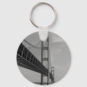 entlang Mackinac Bridge Grayscale Schlüsselanhänger
