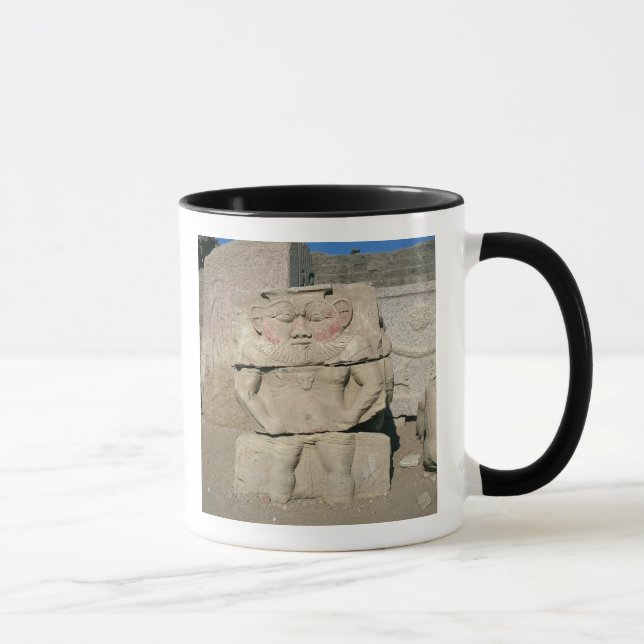 Entlastung des ägyptischen Haushaltsgottes, Bes Tasse (Rechts)