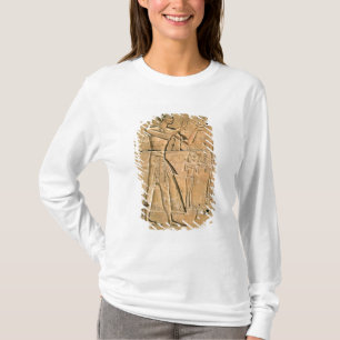 Entlastung, die Tuthmosis III machend darstellt T-Shirt