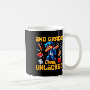 Entriegelter Jungs-Gamer auf der zweiten Stufe Kaffeetasse