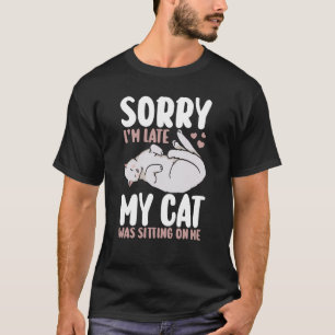 Entschuldige, dass meine Katze zu spät auf mir sit T-Shirt