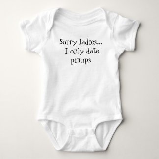 Entschuldige meine Damen. Ich habe nur Datumspinti Baby Strampler