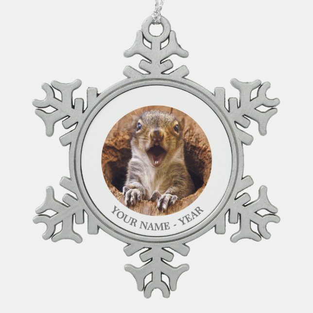 Entsetztes Eichhörnchen Schneeflocken Zinn-Ornament (Vorderseite)
