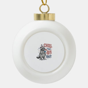 Entspanne den 4. Juli Raccoon Patriotisches Shirt- Keramik Kugel-Ornament