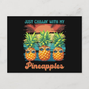 Entspannen mit meiner Ananas-Sonnenbrille Tropisch Postkarte