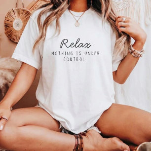Entspannen Nichts ist unter Kontrolle Lustig Sarka T-Shirt