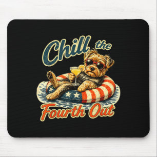 Entspannen Sie den vierten lustigen Yorkie-Hundefa Mousepad