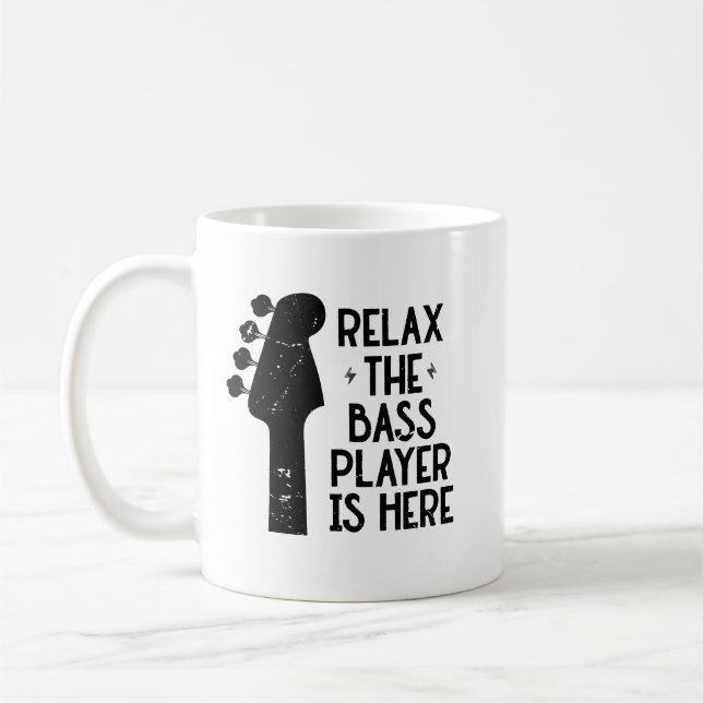 Entspannen Sie sich beim Bass Player bei sonniger  Kaffeetasse (Links)