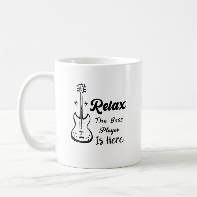 Entspannen Sie sich beim Bass Player bei sonniger  Kaffeetasse (Links)