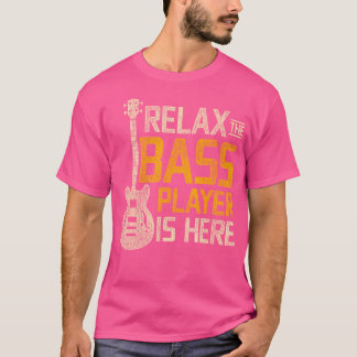 Entspannen Sie sich beim Bass Player. T-Shirt
