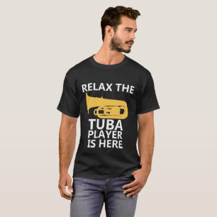 Entspannen Sie sich den Tuba-Spieler ist hier T - T-Shirt