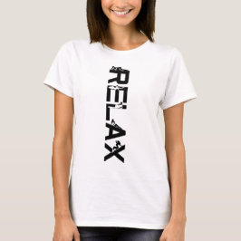 Entspannen Sie weiblich in weißer Eleganz T-Shirt