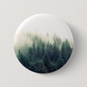 Entspannenberuhigende nebelige Waldszene Button