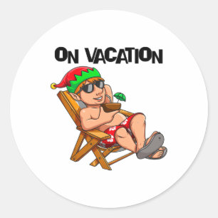 Entspannender Elf im Sommerurlaub am Strand Weihna Runder Aufkleber
