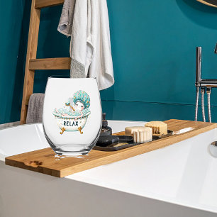Entspannte süße Dame in der Wanne mit Initiale Weinglas Ohne Stiel