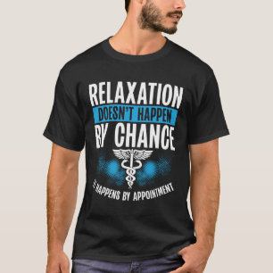 Entspannung findet nicht zufällig physische Thera  T-Shirt