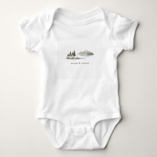 Entspannung pur – Minimalistischer weißer Hoodie Baby Strampler