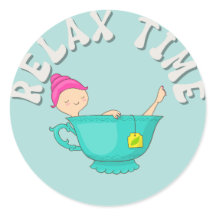 Entspannungsmädchen mit Tee Classic Round Sticker