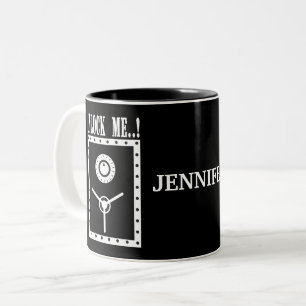 Entsperren Sie den Vintagen Safe Zweifarbige Tasse