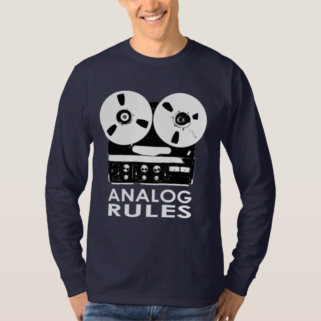 ENTSPRECHUNG ORDNET langes Hülsen-T-Shirt durch T-Shirt (Vorderseite)