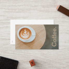 Entwurfs-Kaffee auf runde Tabellen-einfachem Treuekarte