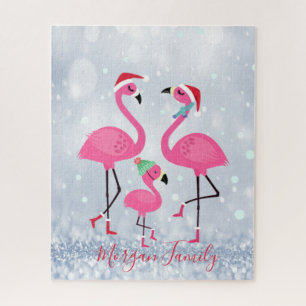 Entzückende Familienflamingos mit Weihnachtsmannmü
