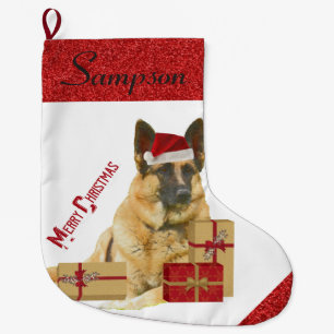Entzückender Schäferhund in der Großer Weihnachtsstrumpf